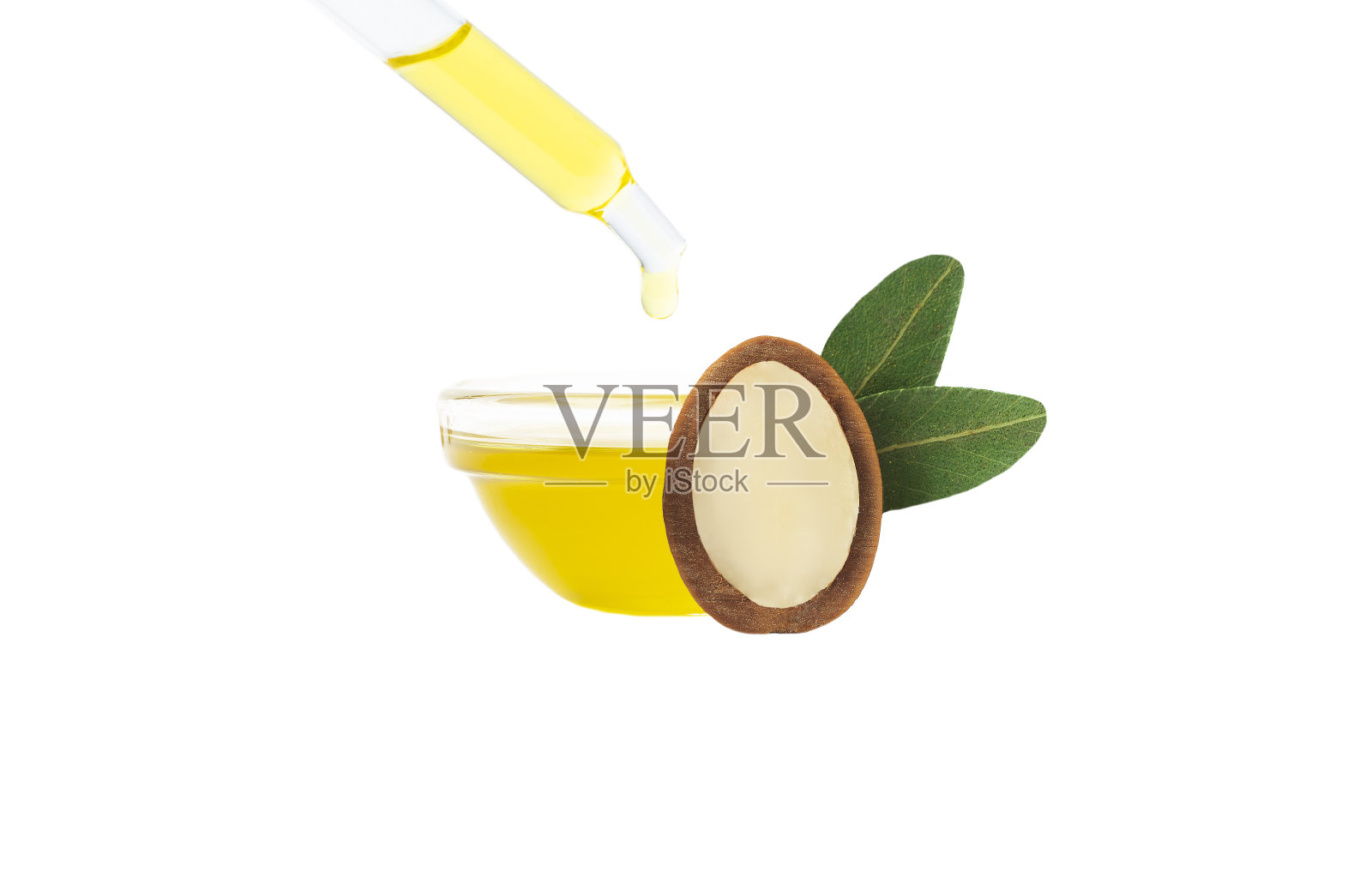 摩洛哥坚果油孤立。白色背景上加油的摩洛哥坚果种子。摩洛哥天然生物化妆品和皮肤和头发护理油照片摄影图片