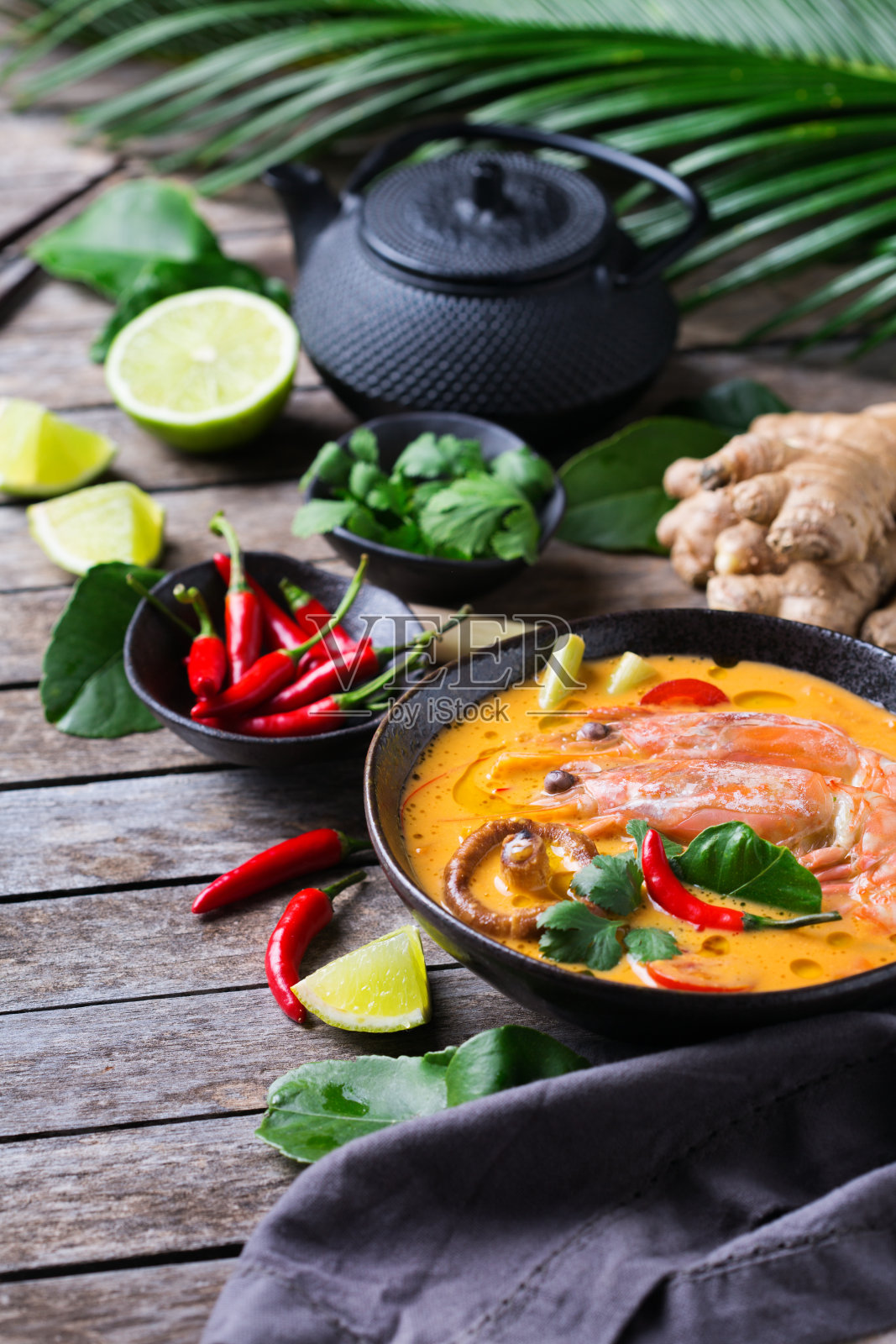 泰国辣冬阴功，山药宫功酸汤照片摄影图片