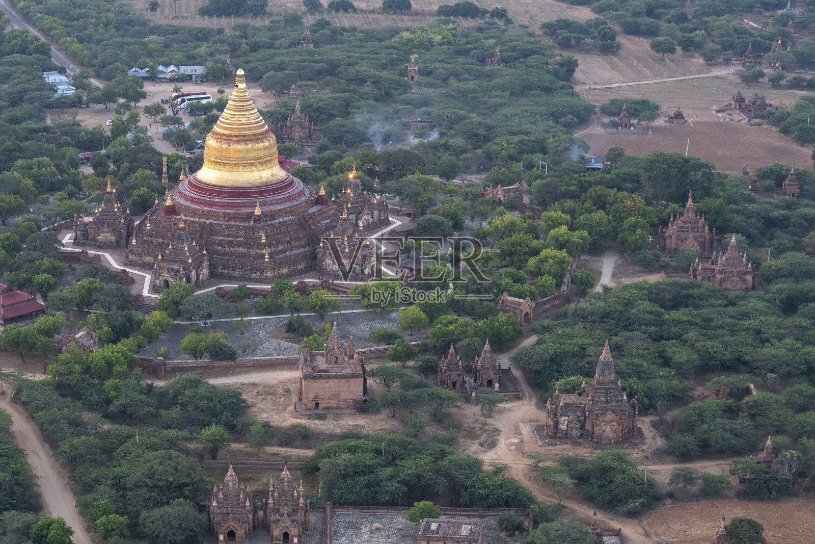 从热气球上看蒲甘寺照片摄影图片