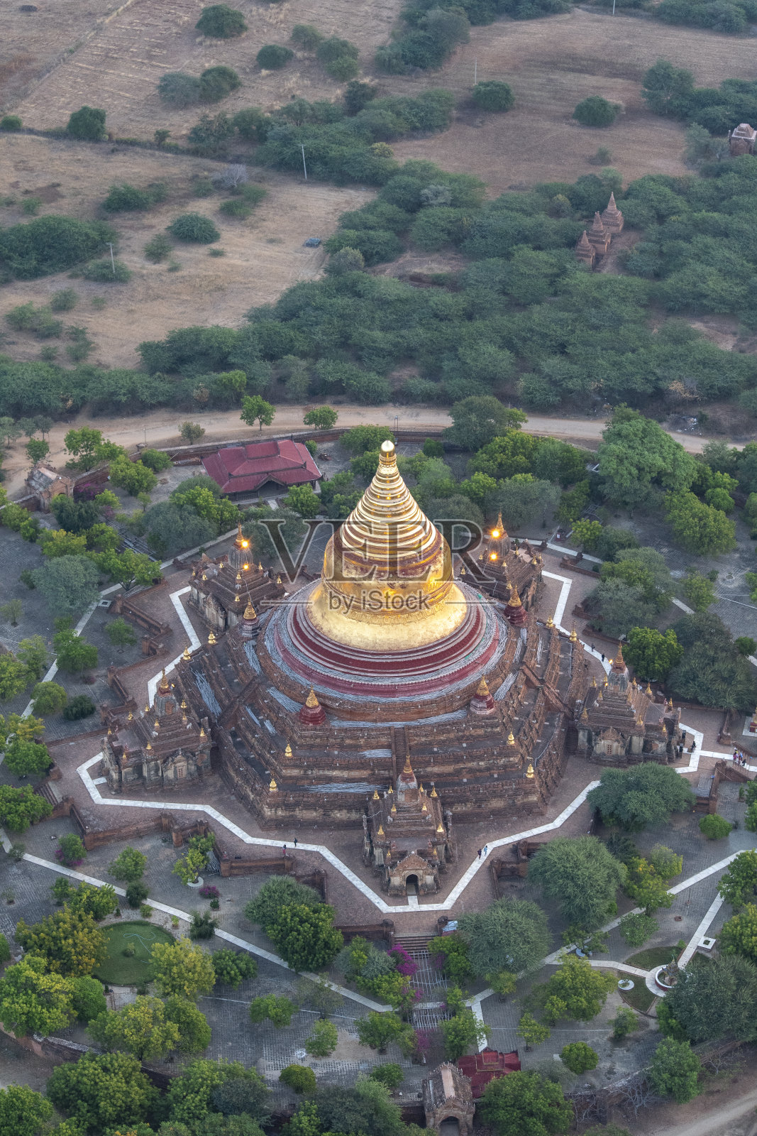 从热气球上看蒲甘寺照片摄影图片