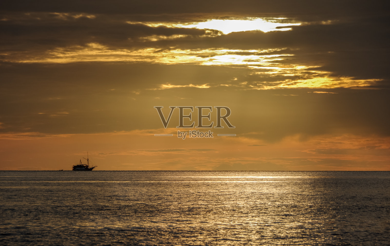 印尼的日落照片摄影图片