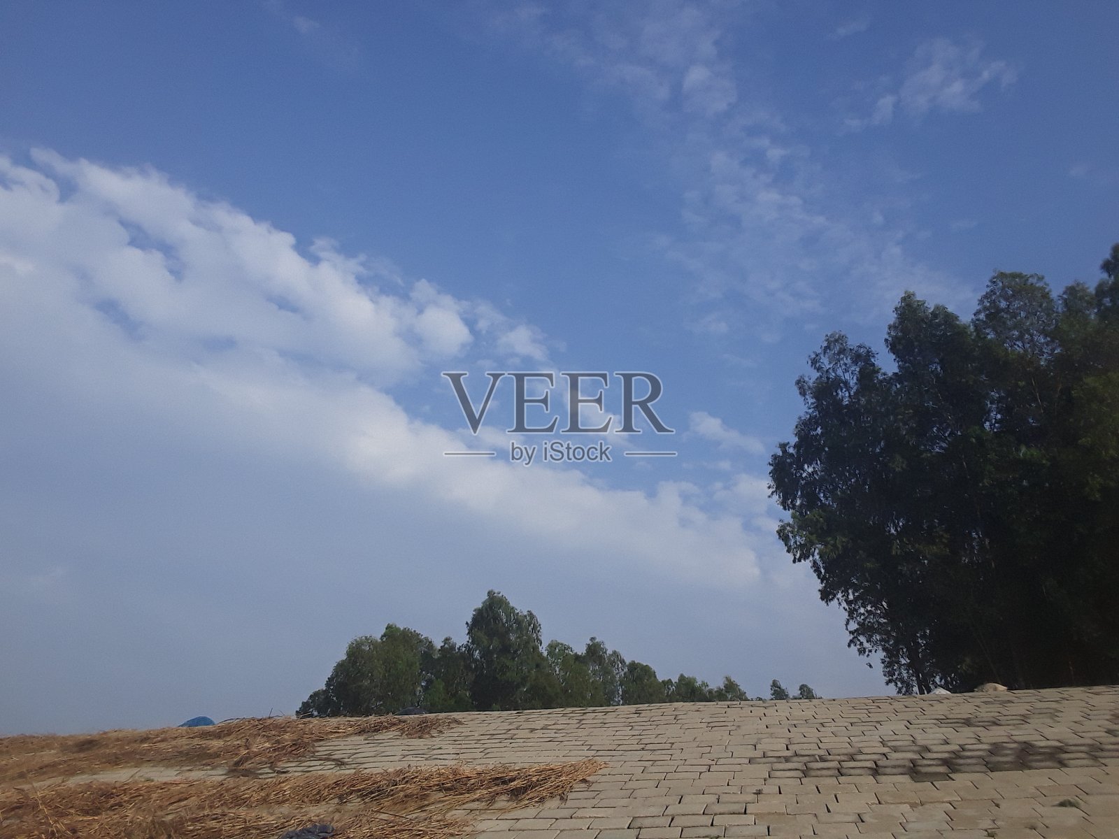 蓝色的天空照片摄影图片