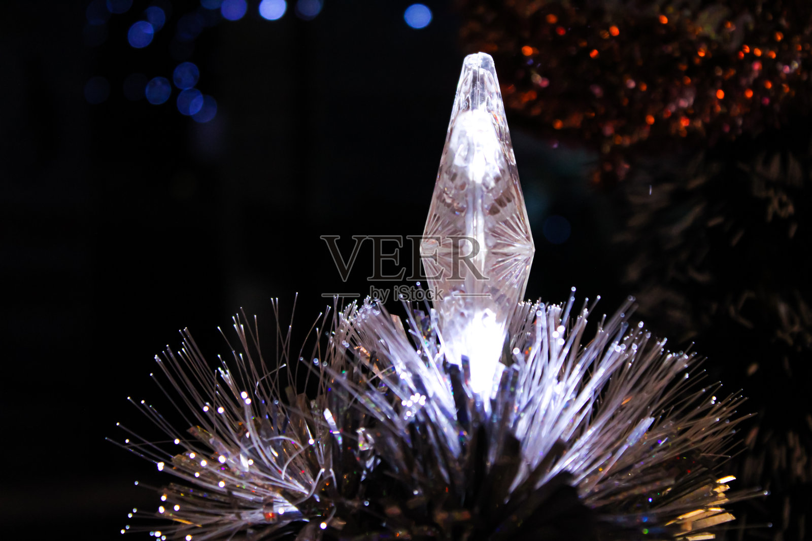 一个很好的圣诞节装饰与模糊的背景照片摄影图片