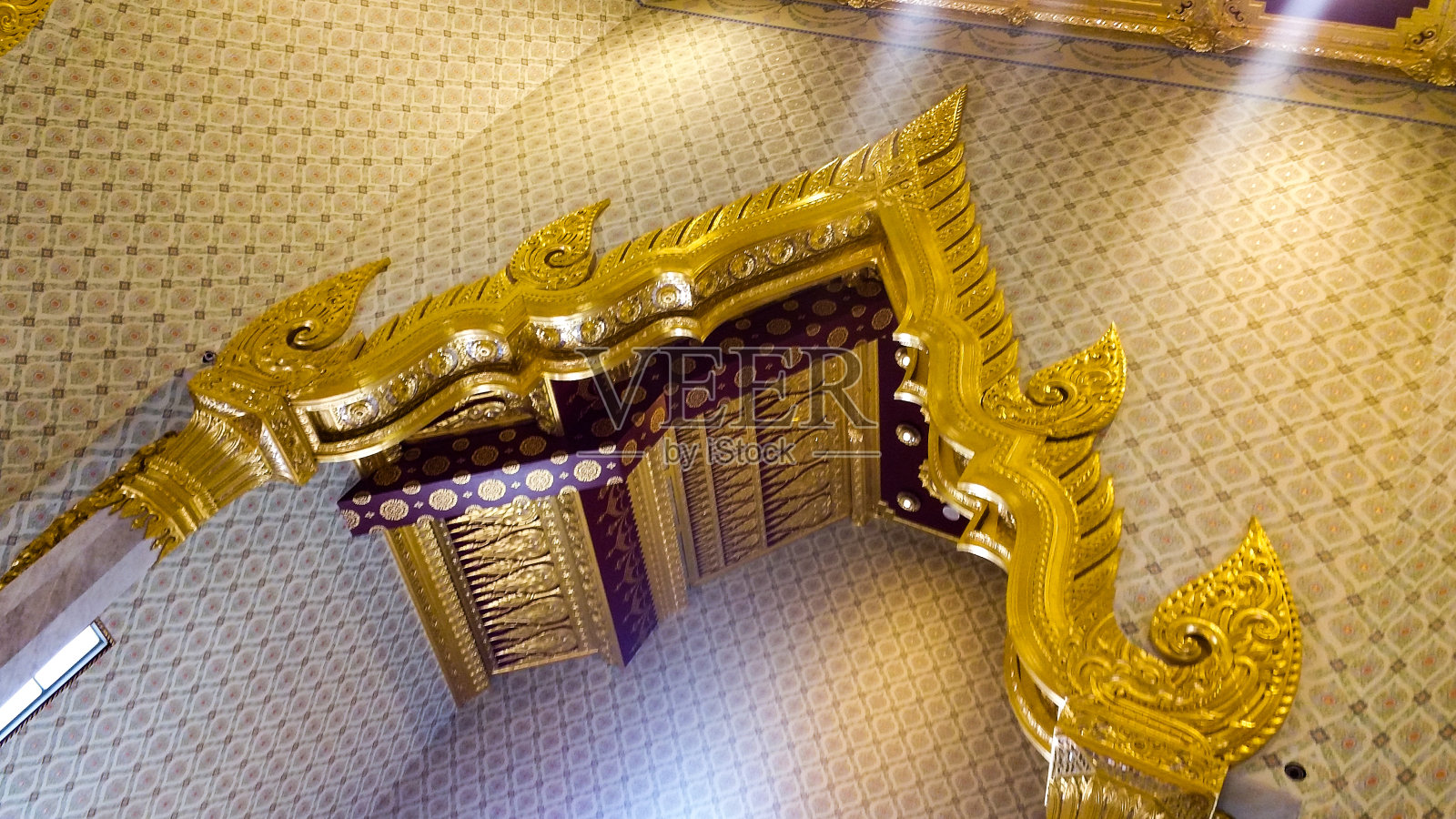 泰国宗教寺庙从内部泰国曼谷，泰国寺庙从内部看照片摄影图片