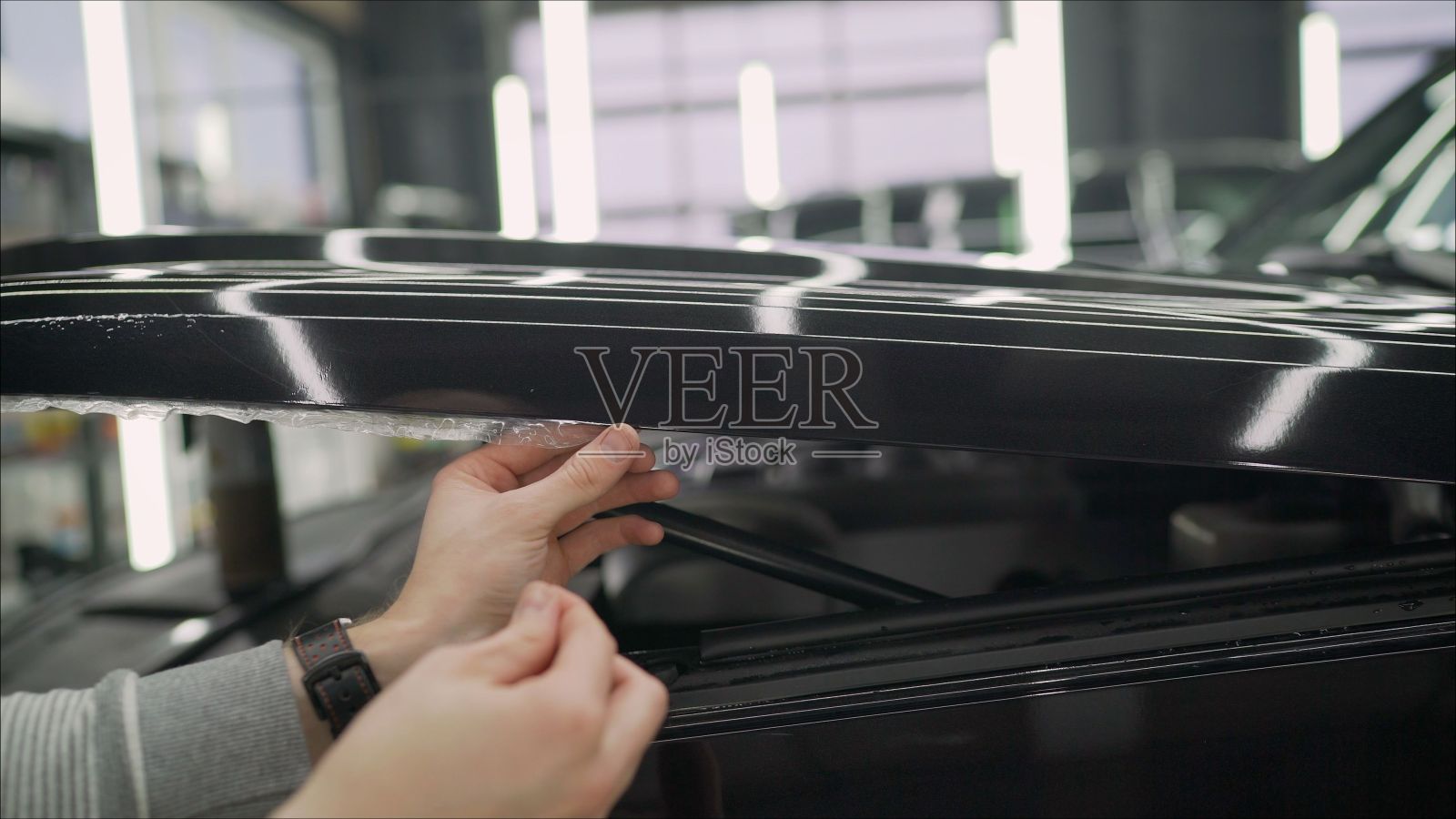 汽车剥离保护膜特写照片摄影图片