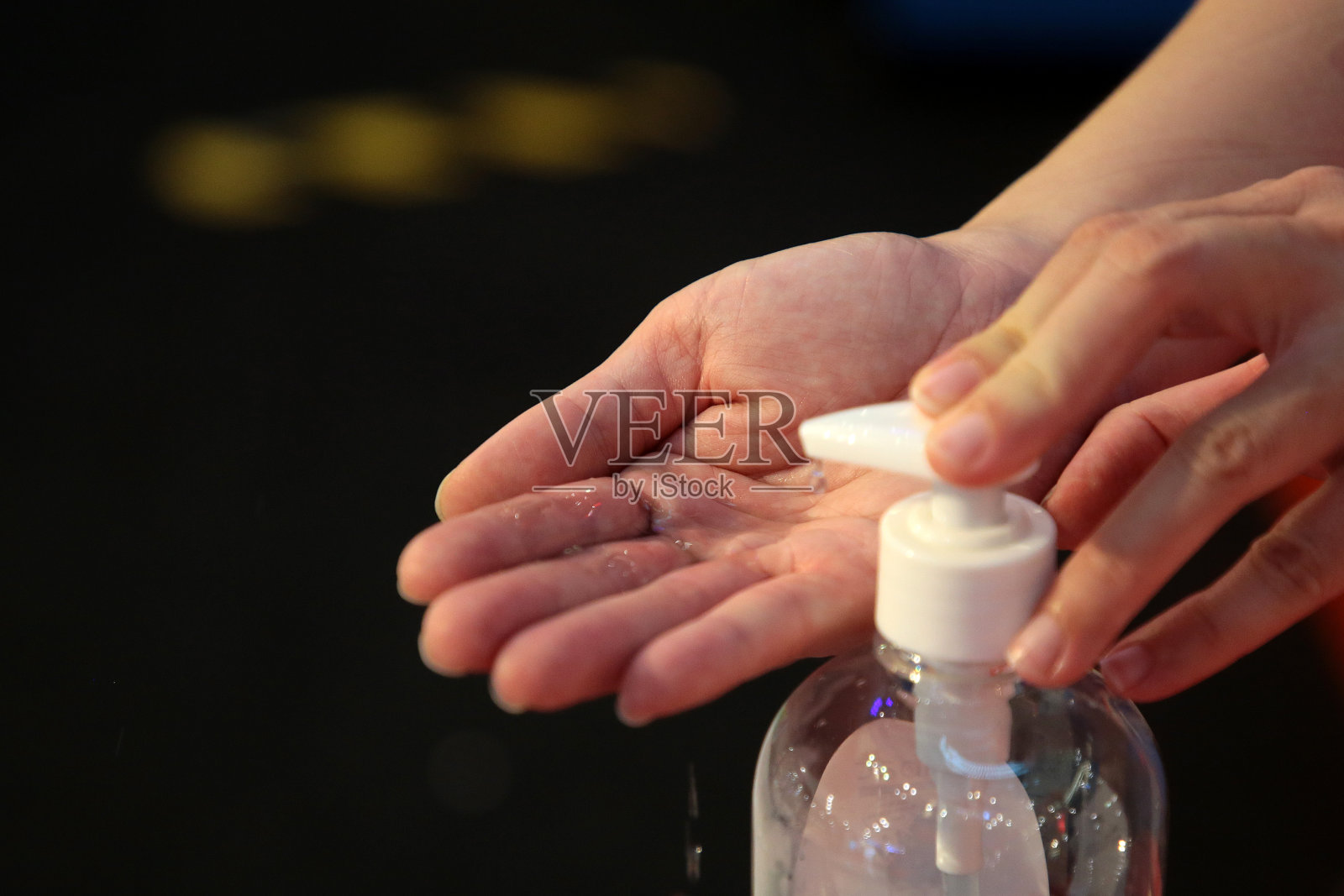 Covid-19消毒剂照片摄影图片