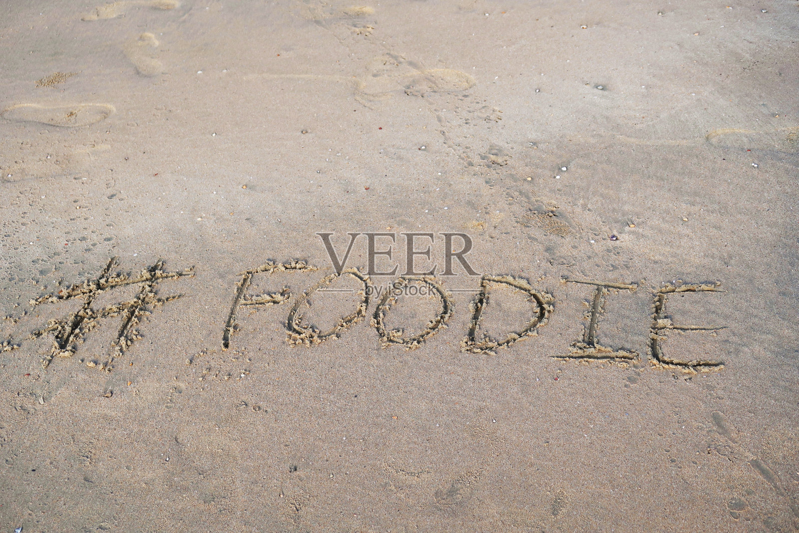 图片的标签标签写在阳光沙滩美食字写在沙滩上，Palolem海滩，印度果阿，概念社交媒体照片的手写在金色的沙子与现代标签前缀照片摄影图片