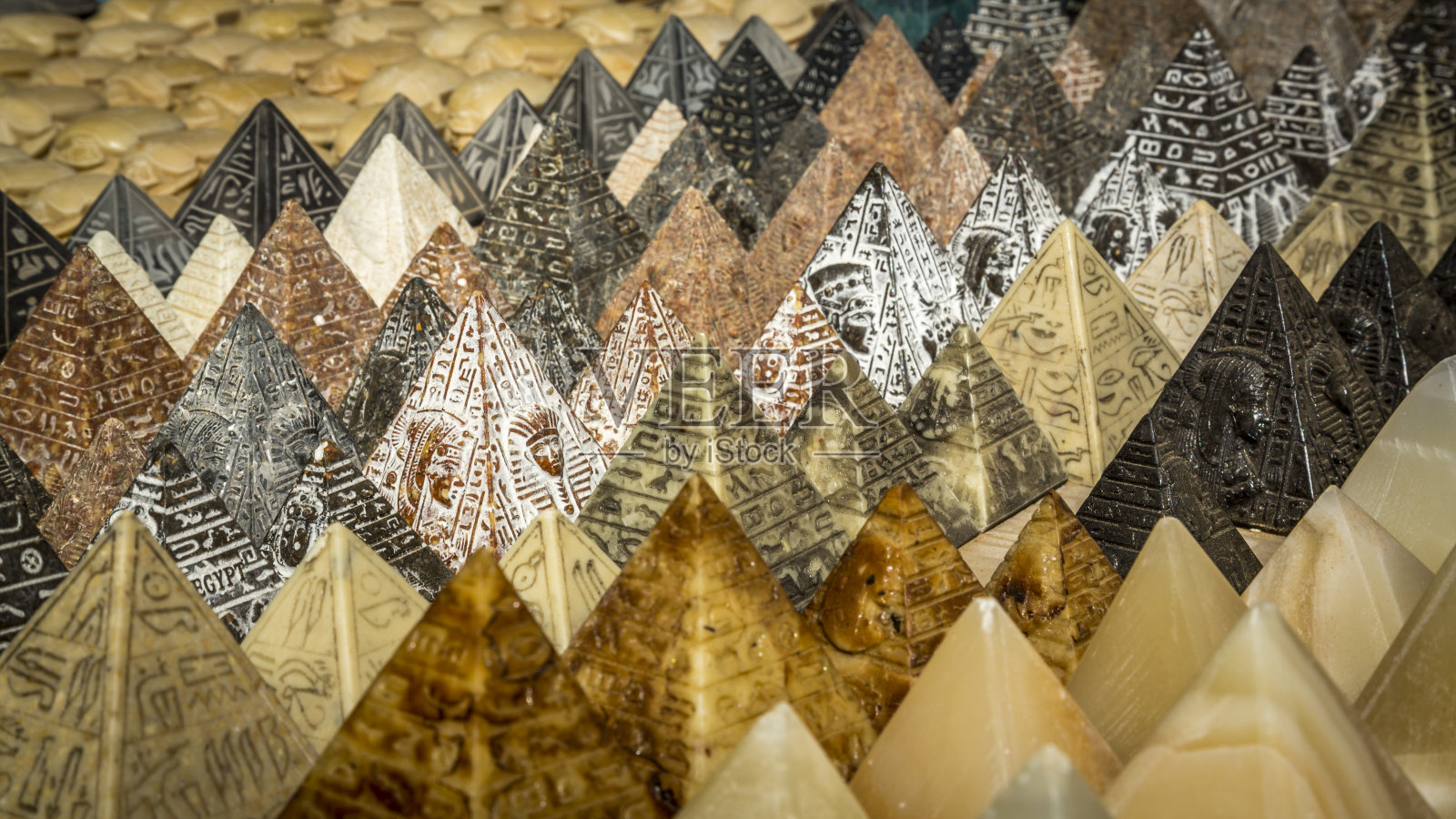 埃及纪念金字塔的石刻照片摄影图片