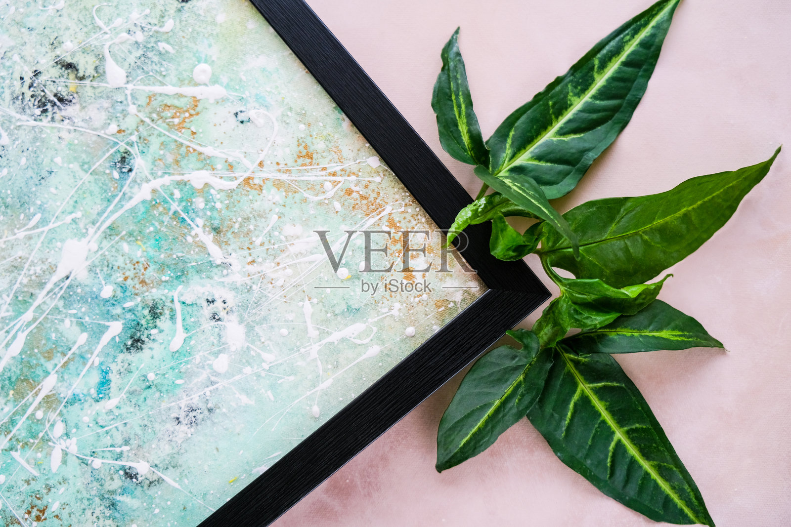 现代黑框抽象画。照片摄影图片