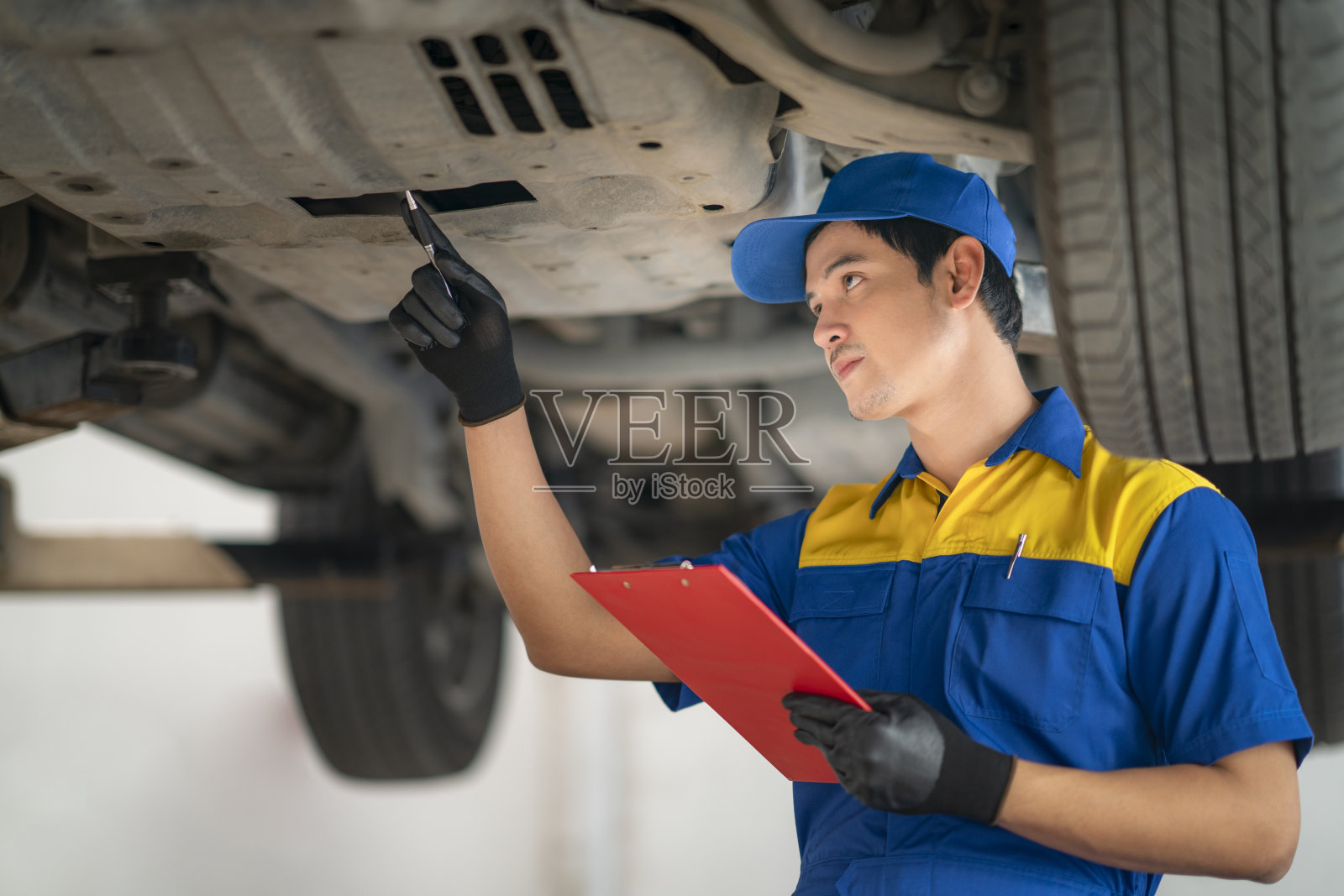 亚洲人以汽车服务、维修、保养和人为理念照片摄影图片