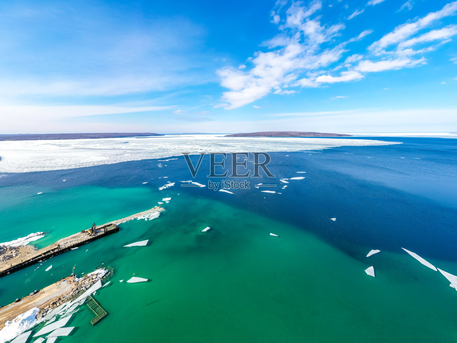 克里斯蒂安岛渡轮(雪松角码头)在拉方丹，小，加拿大，安大略省。照片摄影图片