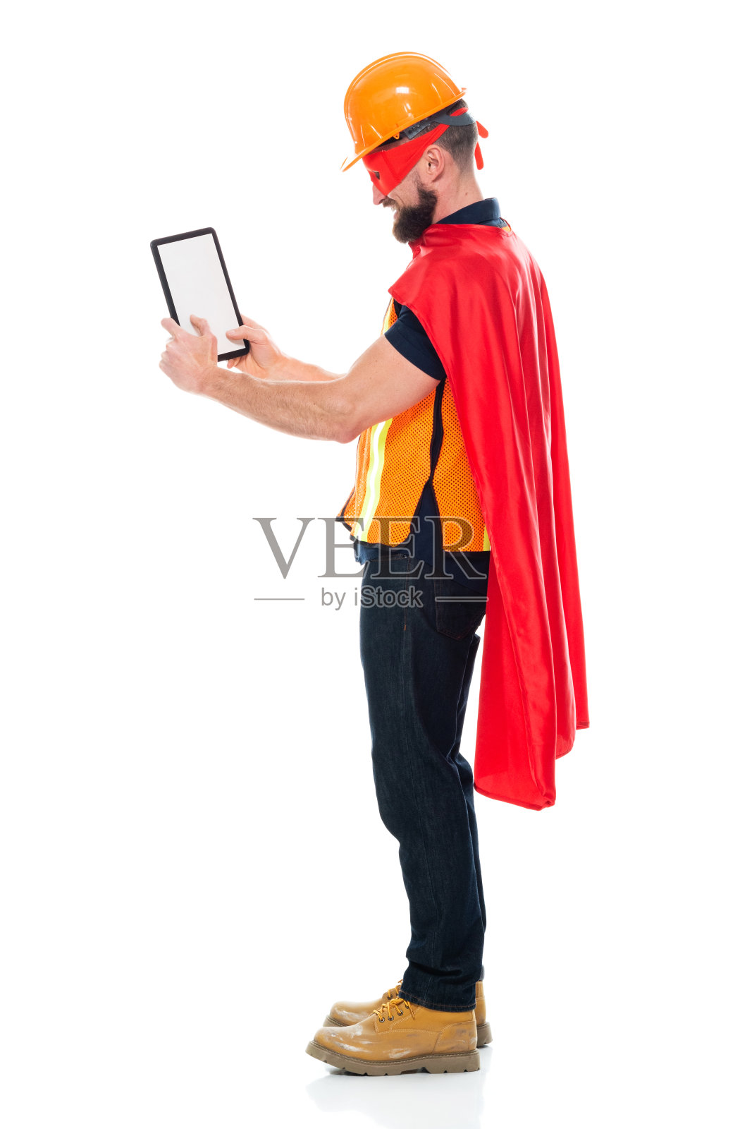 年轻男技术员戴着面具进行维修，并使用数位板照片摄影图片