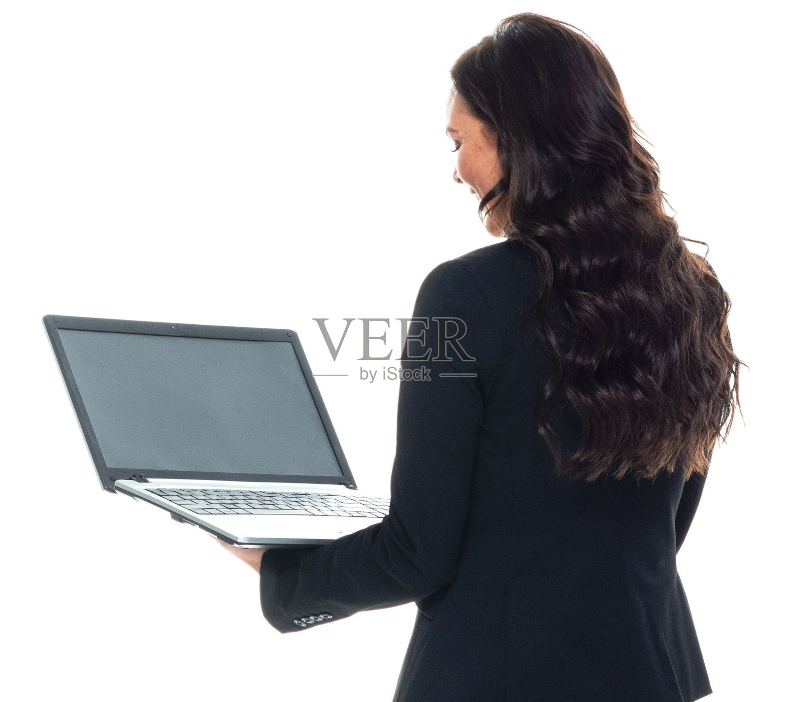 白人女商人站在白色的背景穿着商务服装和使用电脑照片摄影图片