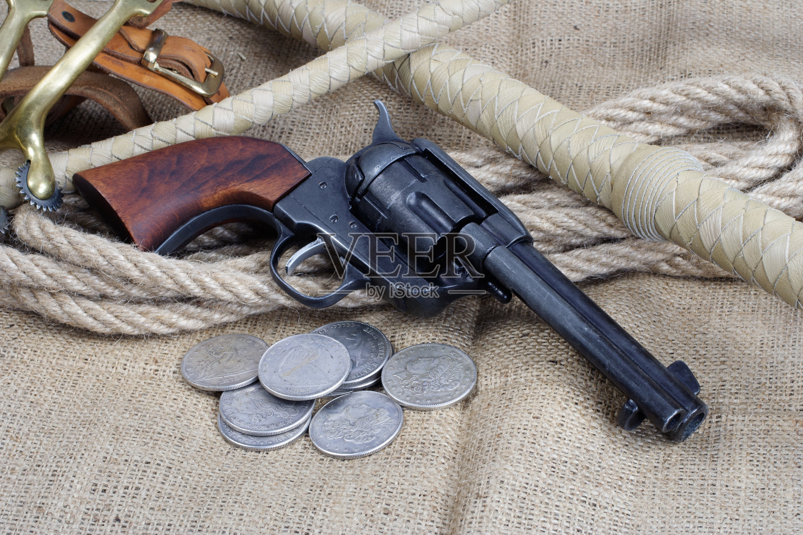 西部左轮手枪 - 柯尔特单动式陆军与银元照片摄影图片