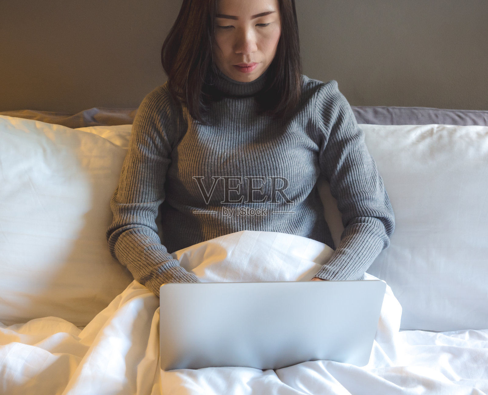 亚洲女性居家生活照片摄影图片