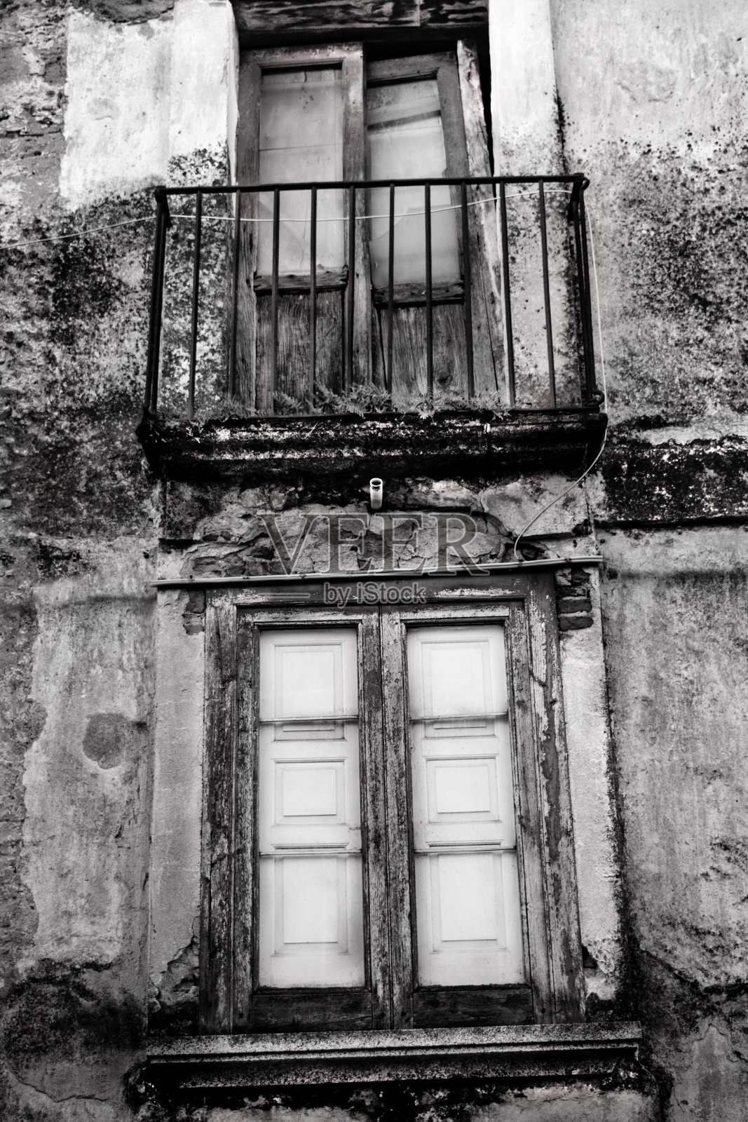 破碎和废弃的窗户照片摄影图片