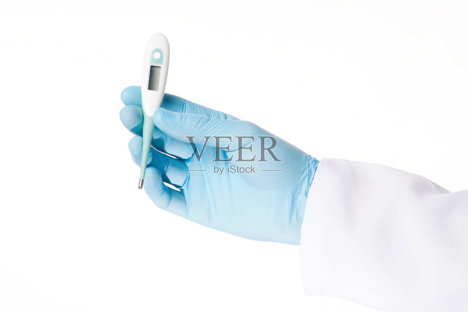 戴蓝色乳胶手套的手持电子温度计特写：发热、不适、疼痛概念照片摄影图片