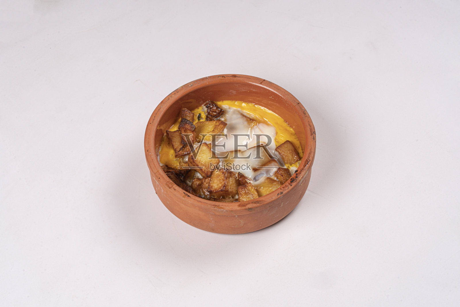 用小陶盘做成的土豆蛋照片摄影图片