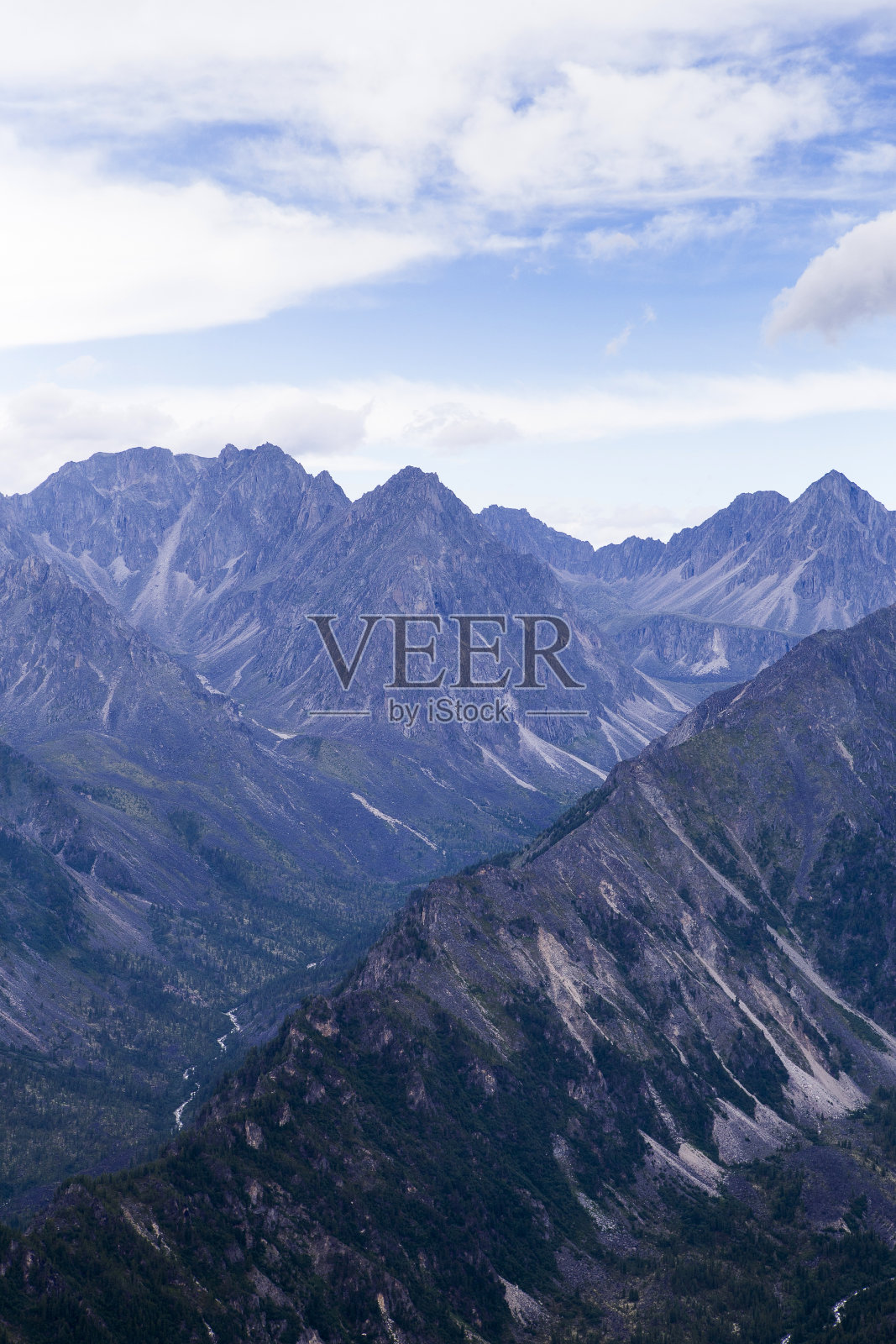 东西伯利亚的山脉。照片摄影图片