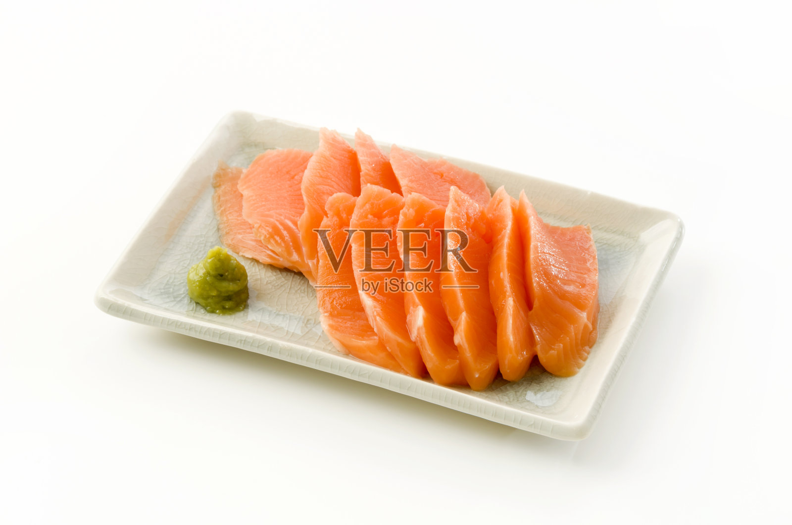 三文鱼生鱼片，生虹鳟鱼切片或虹鳟鱼生鱼片照片摄影图片