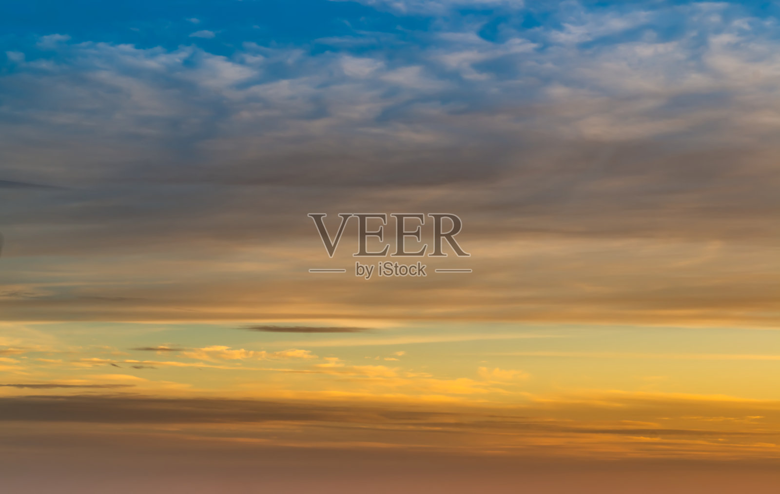 日出时的奇妙云彩照片摄影图片