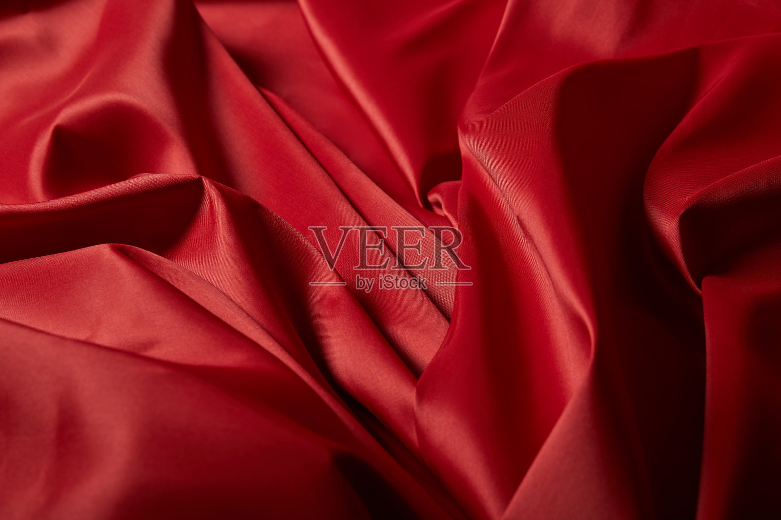 近距离观看红色柔软和皱丝织物照片摄影图片