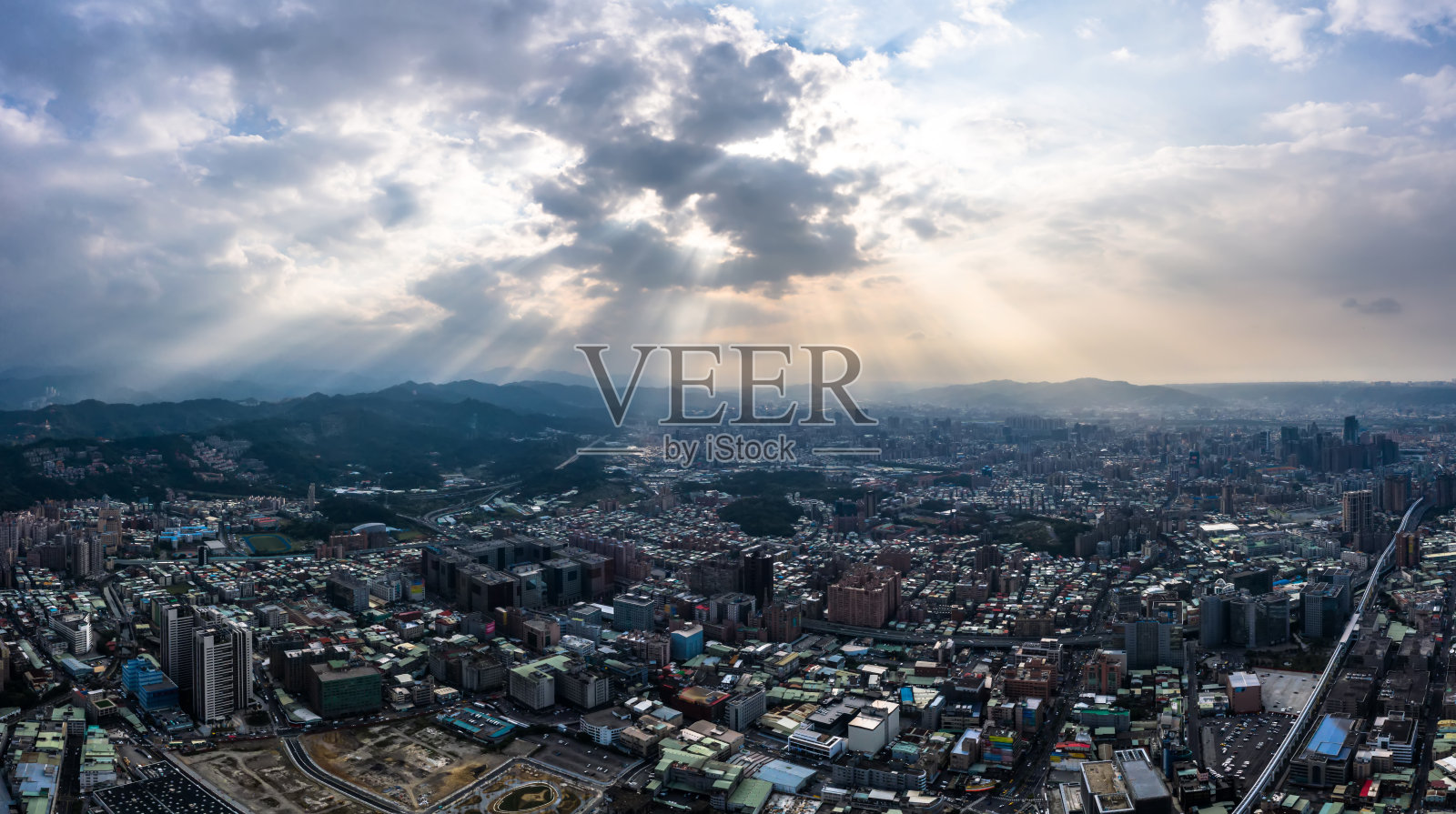 台北市区的天际线，台湾。照片摄影图片