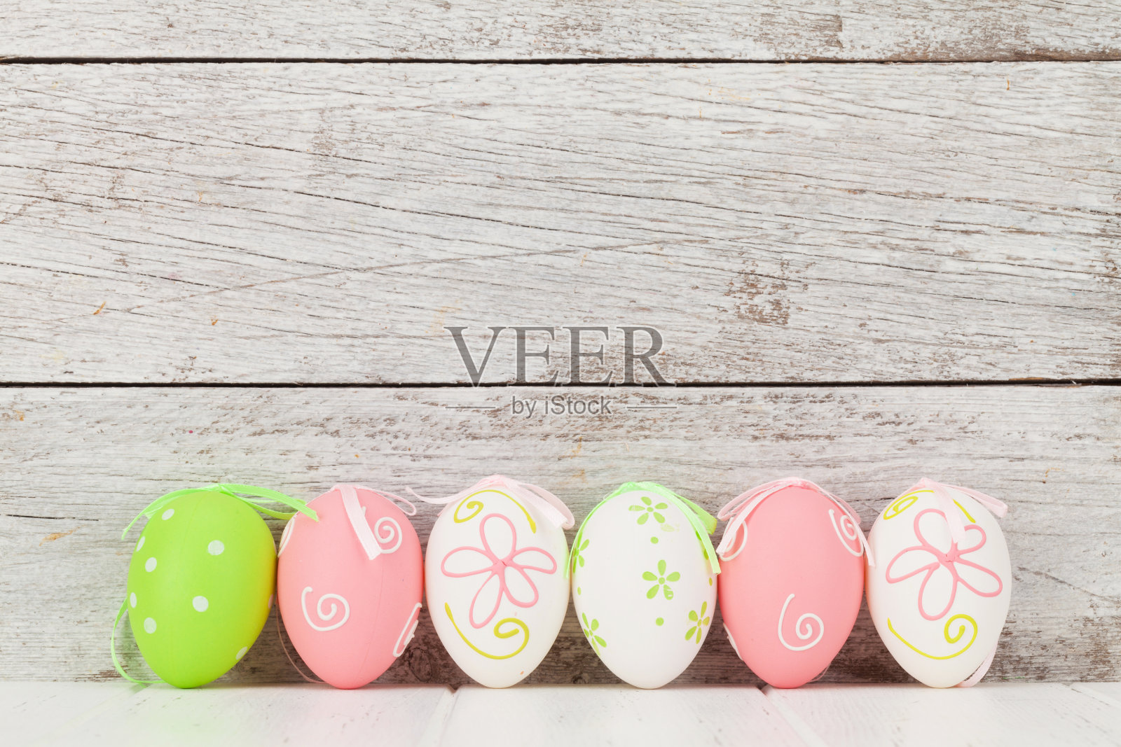 带有彩色复活节彩蛋的复活节贺卡照片摄影图片