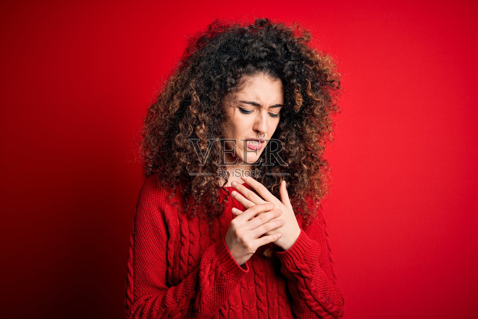 手和手指疼痛，关节炎发炎照片摄影图片