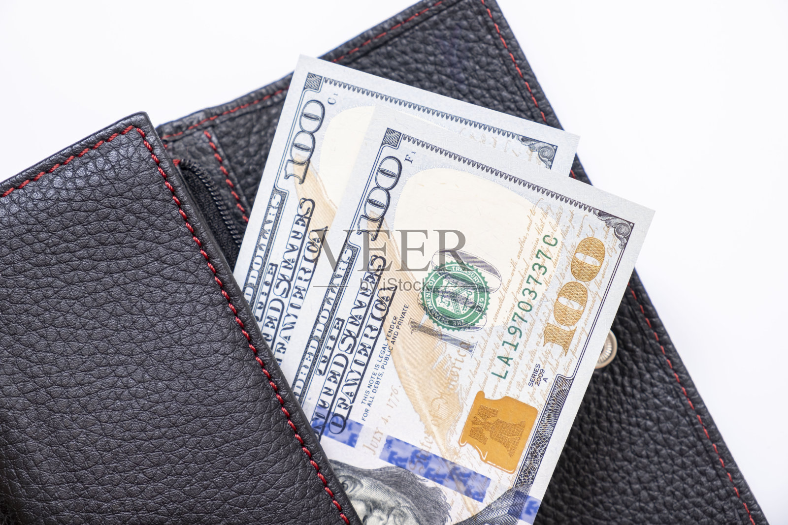 钱包里装美元，省钱理念照片摄影图片