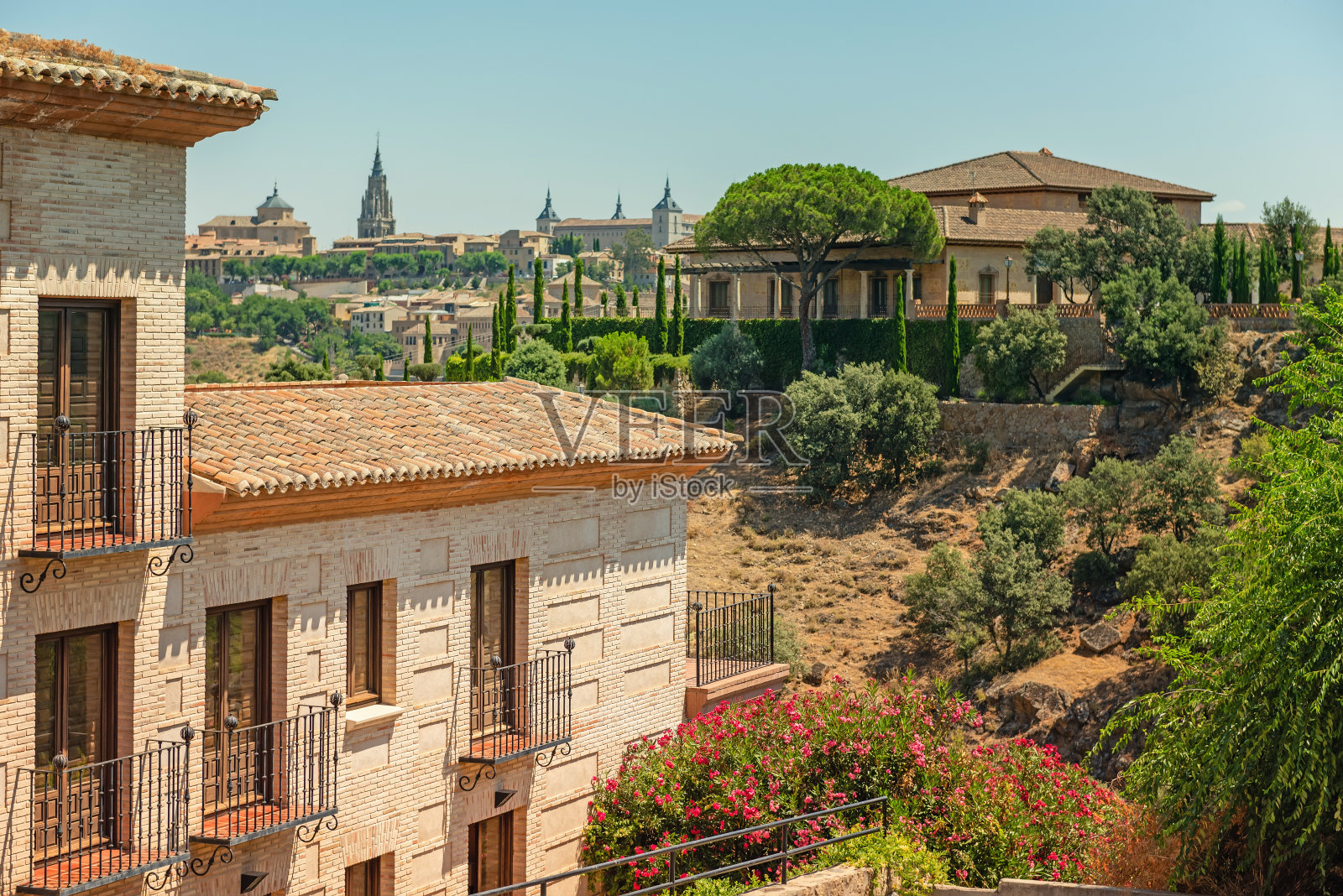 托莱多典型的建筑立面。西班牙照片摄影图片