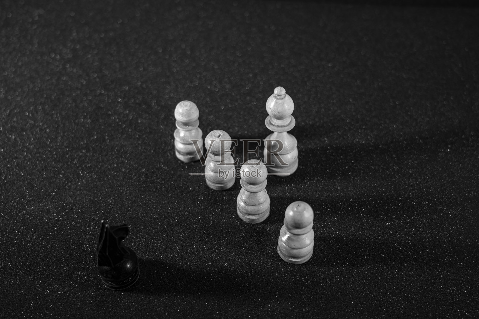 游戏棋盘上棋子的图像黑白风格照片摄影图片