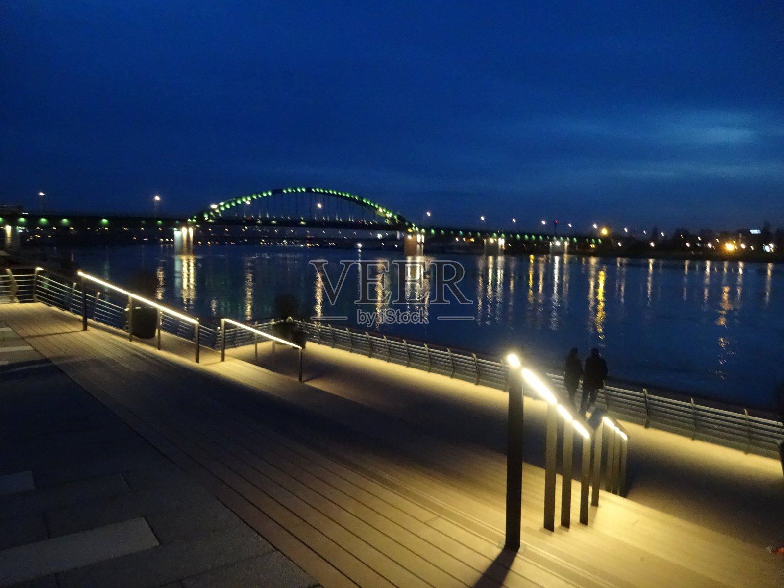 塞尔维亚贝尔格莱德的萨瓦河景色照片摄影图片