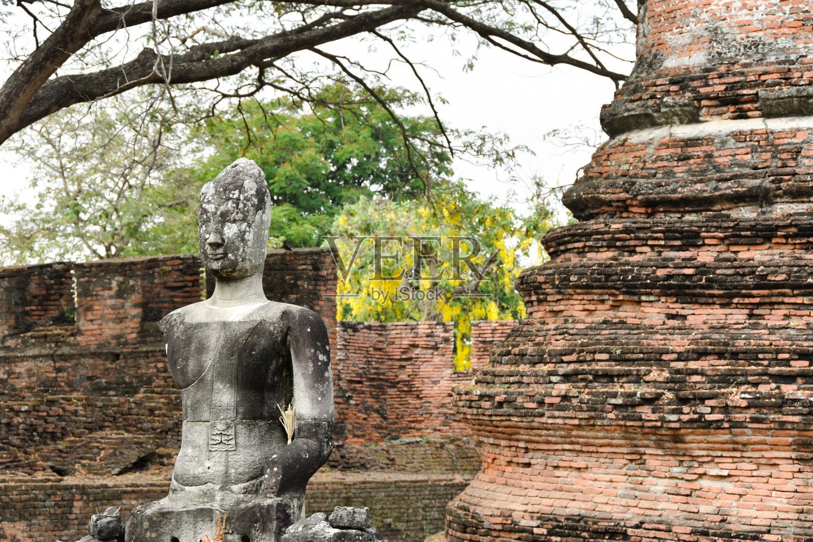 在大城府历史公园的空地上照片摄影图片