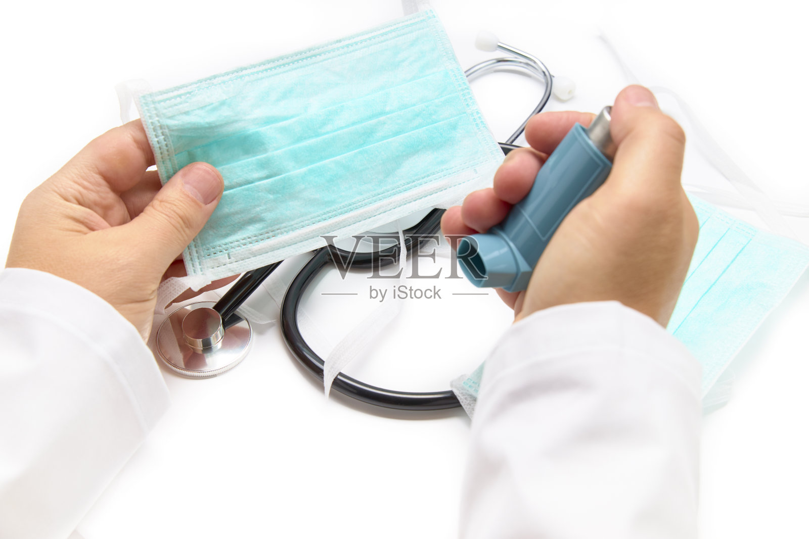 口罩和其他抗击病毒的紧急医疗用品照片摄影图片