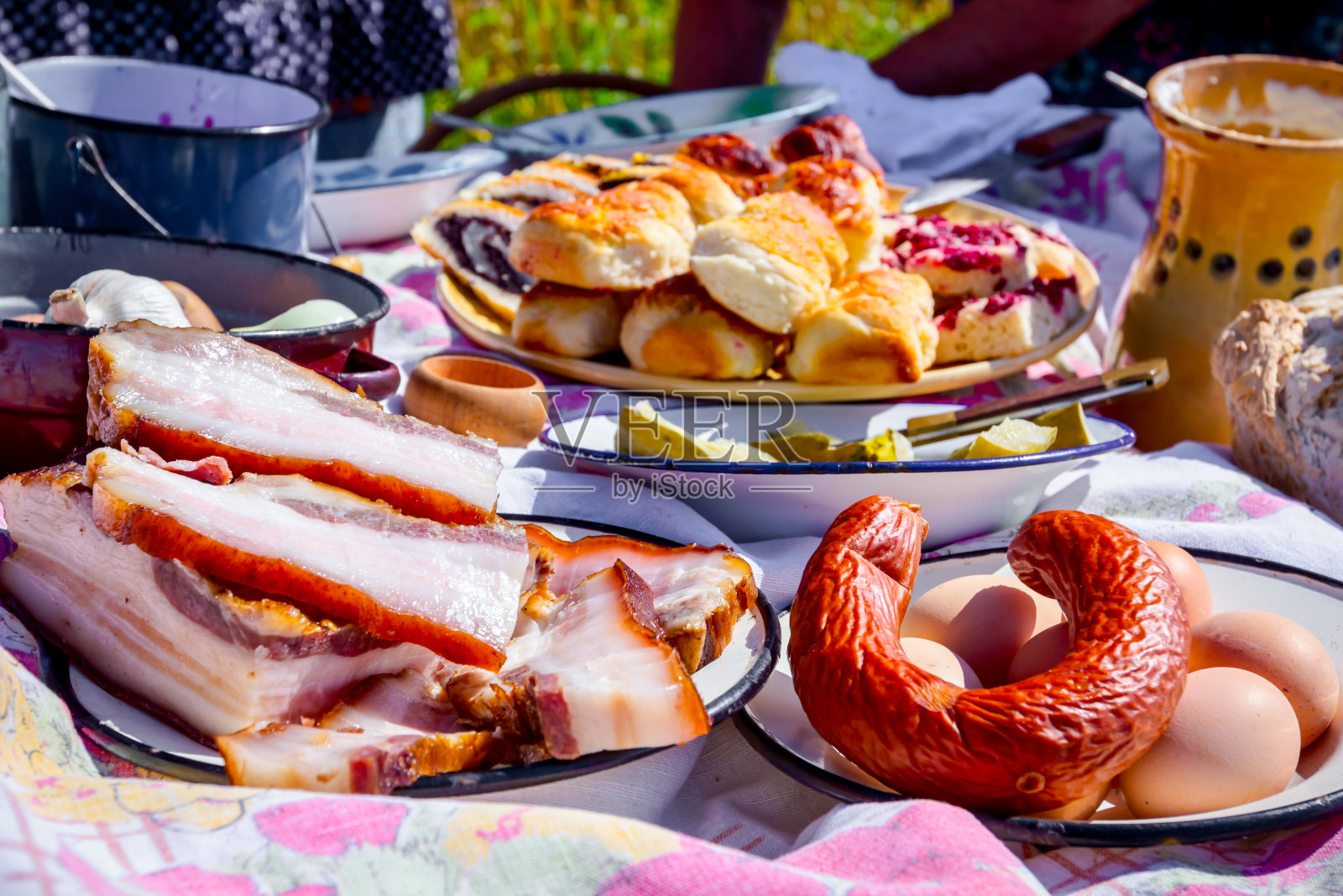 复古早餐，像以前一样，户外的。照片摄影图片