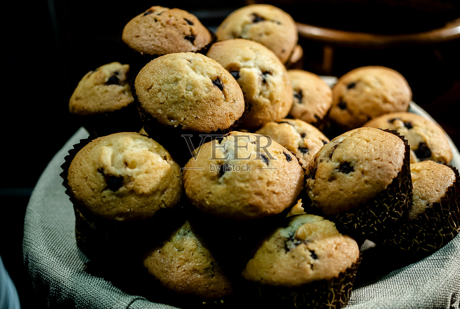 特写一堆小麦面包作为早餐照片摄影图片