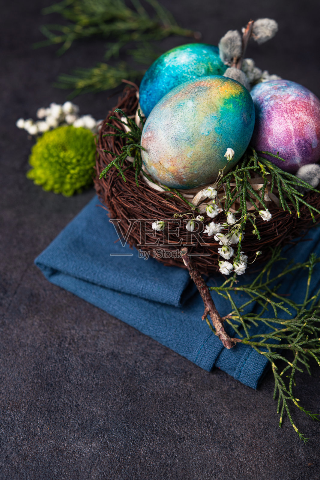 复活节与彩色太空蛋的概念照片摄影图片