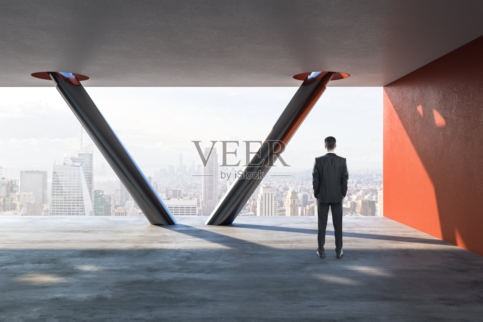 站在简约室内环境中的商人照片摄影图片