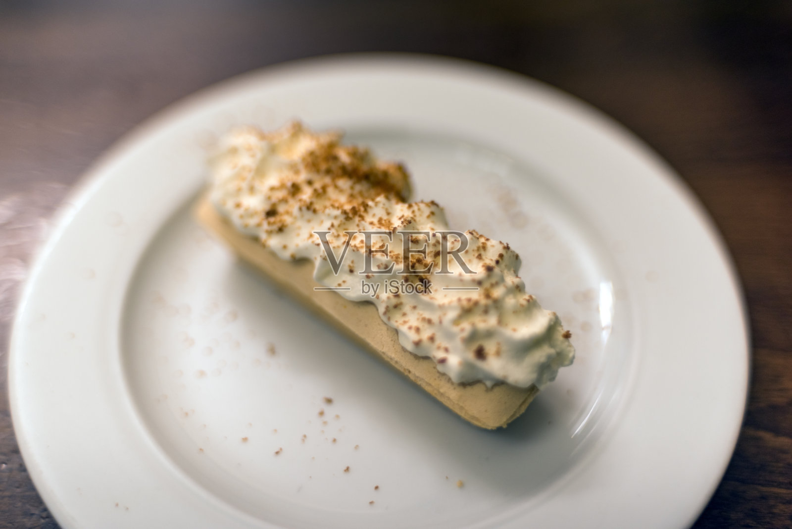 拉维克，盘子里的小棺材蛋糕。传统捷克甜点蛋糕照片摄影图片