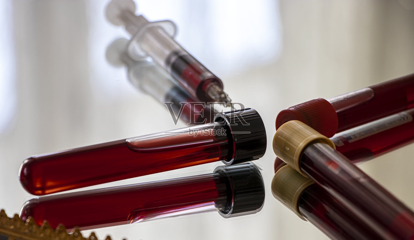 冠状病毒2019。冠状病毒的概念和注射器疫苗的背景，世界疾病的背景，世界卫生组织，冠状病毒的治疗照片摄影图片