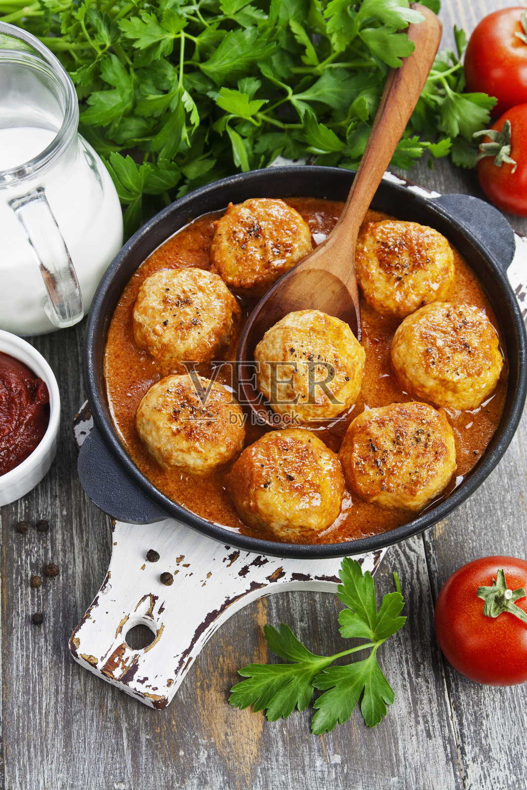 奶油番茄酱肉丸照片摄影图片