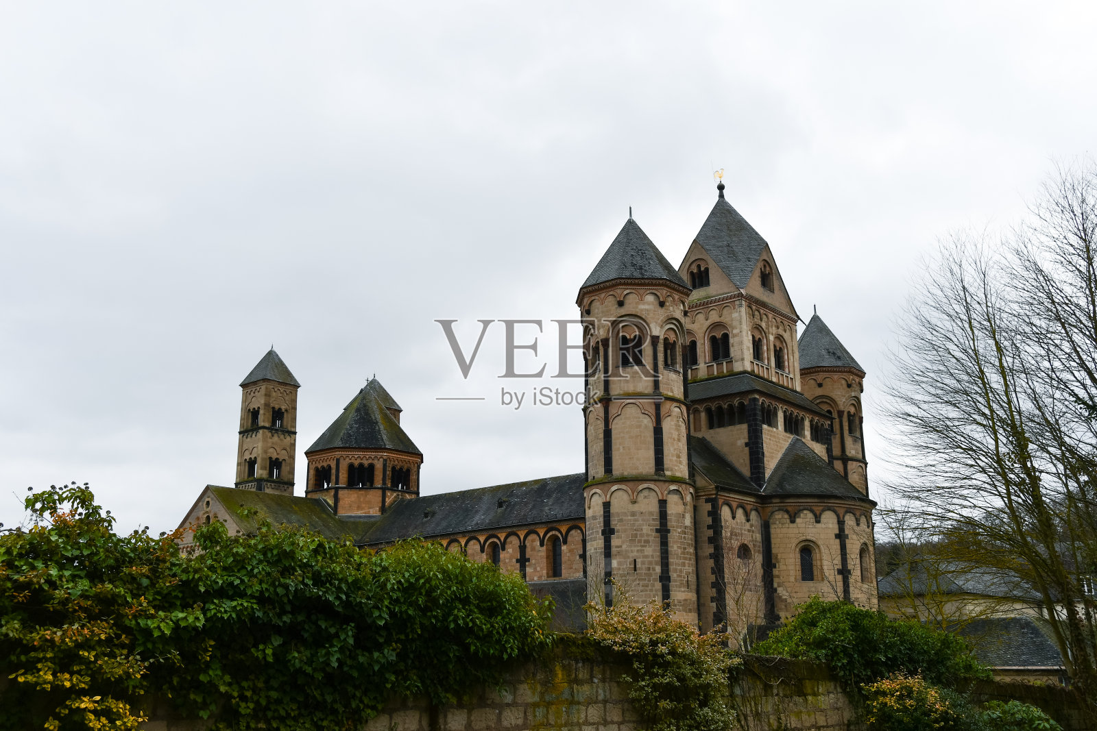 冬天的一天，在玛利亚拉克的本笃会修道院照片摄影图片