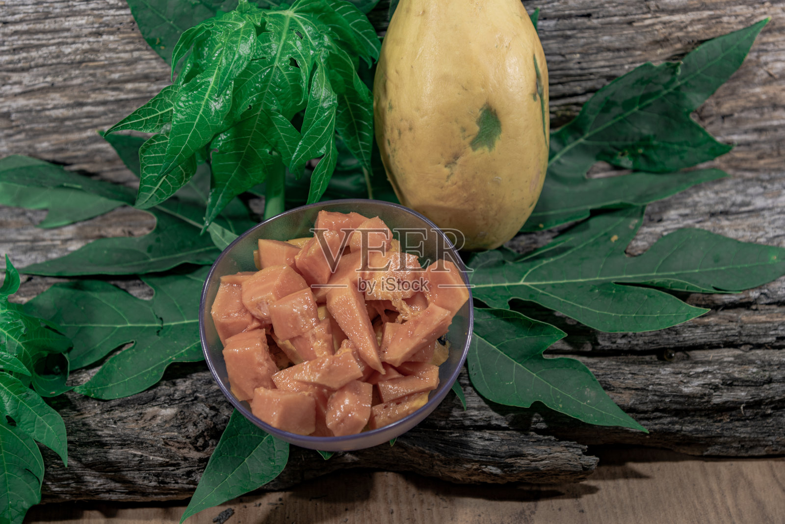 木瓜是番木瓜或木瓜的果实照片摄影图片