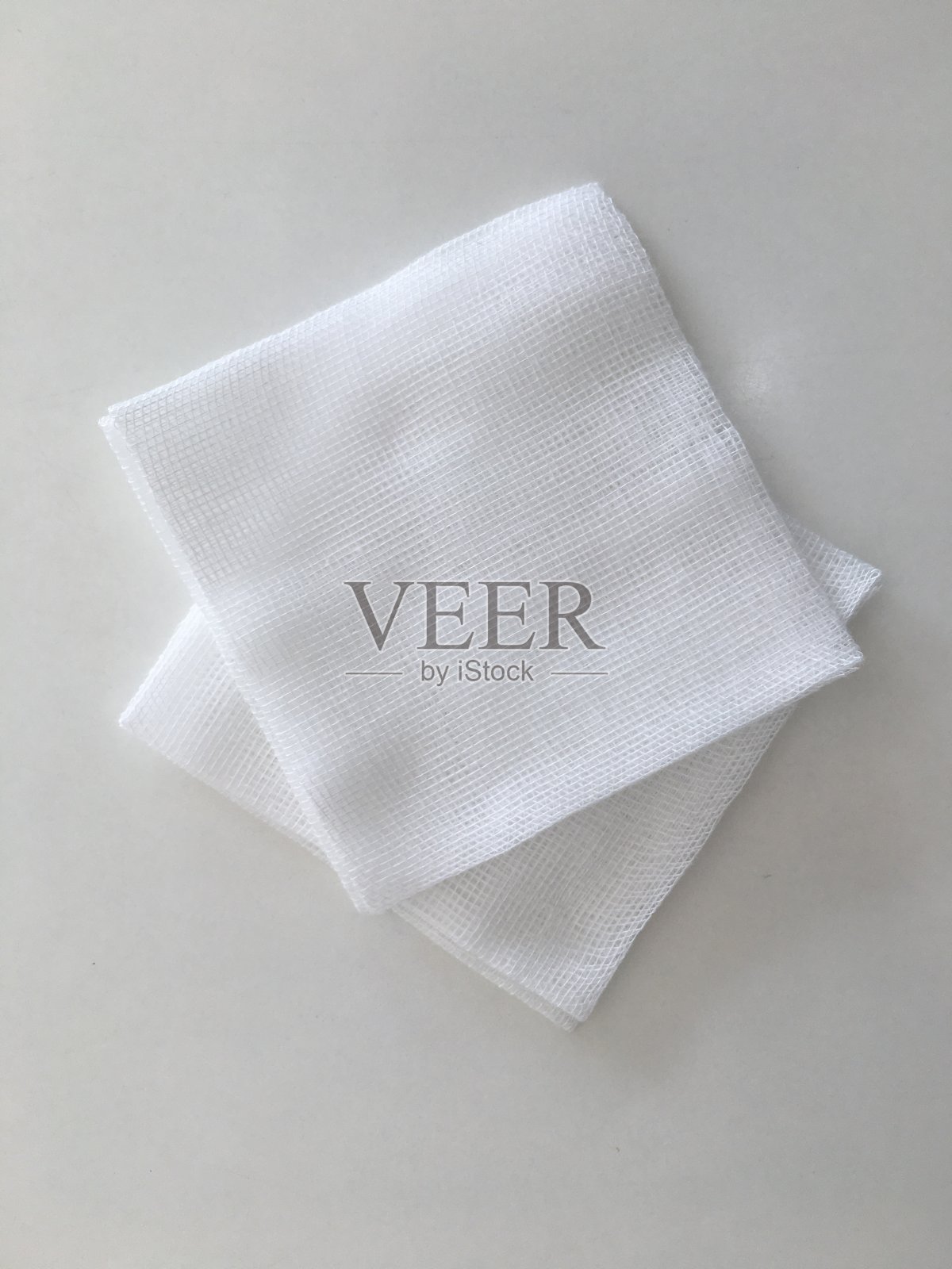 纱布在两上以白色为背景的医疗理念，俯视图照片摄影图片