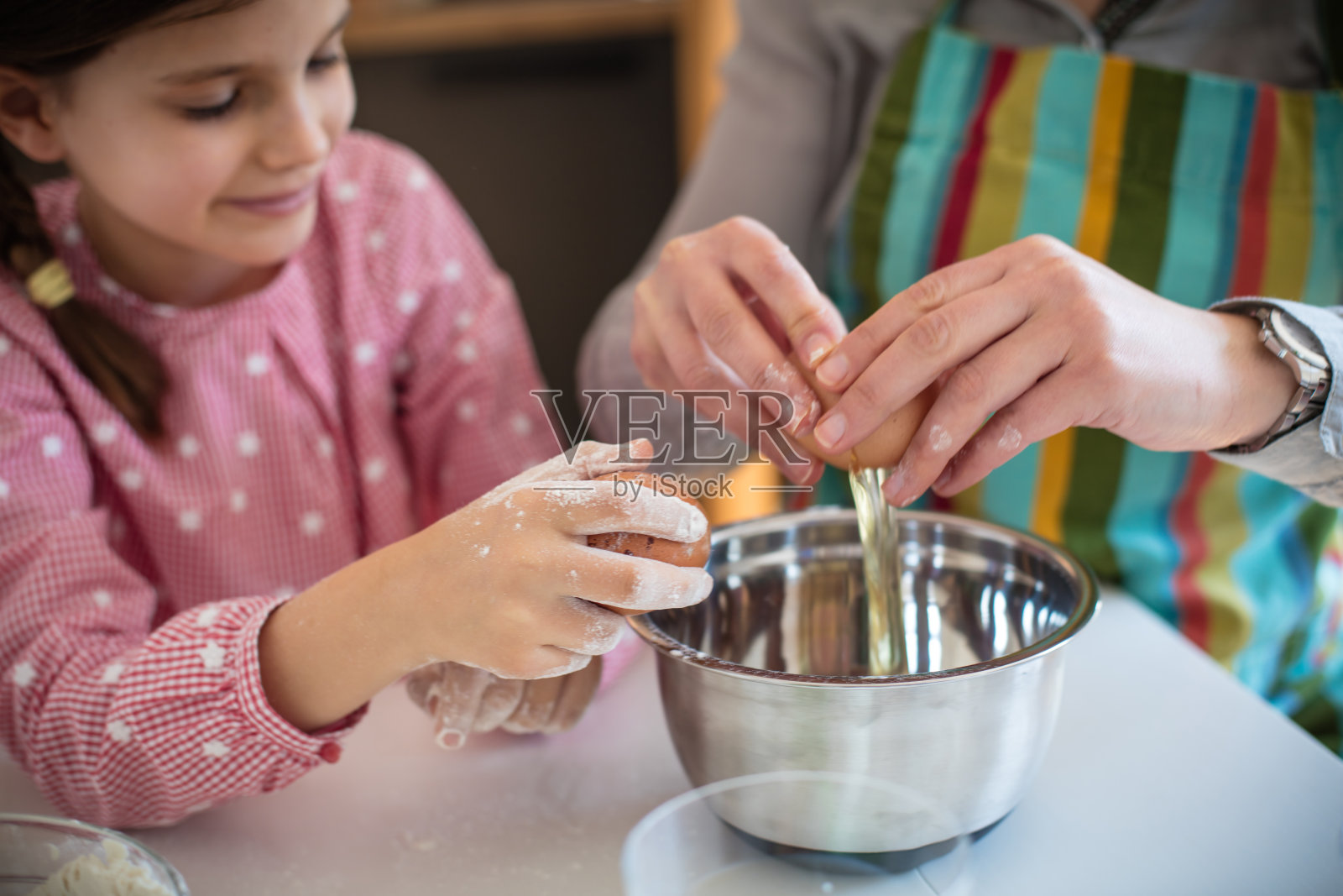 该吃饼干了。照片摄影图片