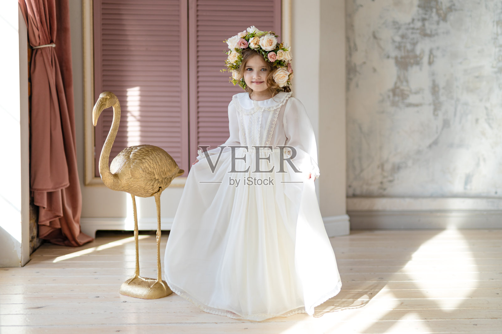 时尚小女孩(五年)在工作室照片摄影图片