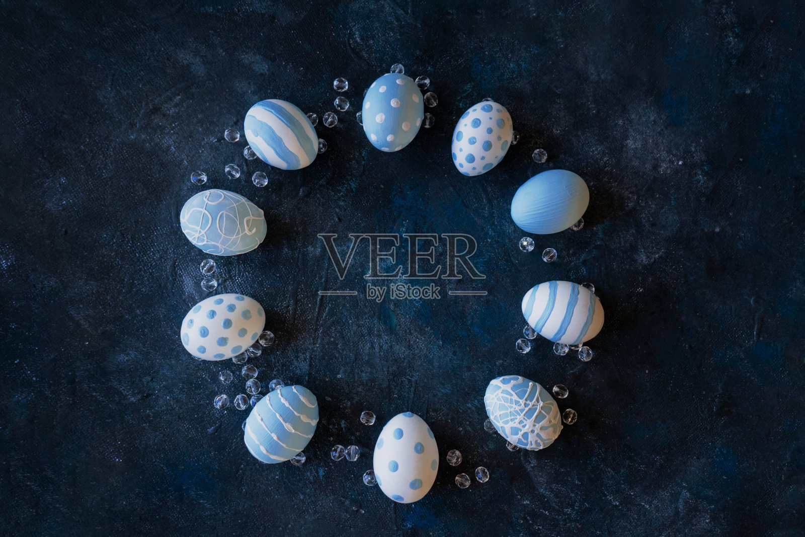 复活节彩蛋圈框暗背景照片摄影图片