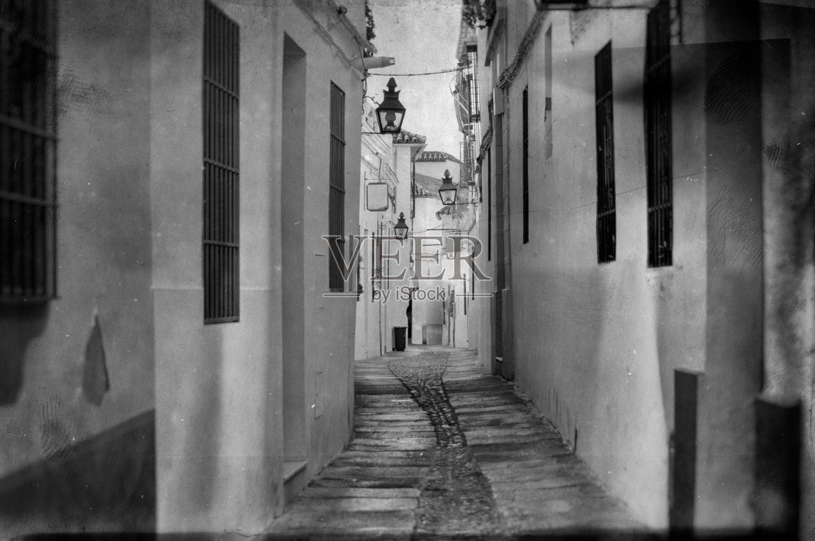 西班牙科尔多瓦空荡荡的街道照片摄影图片