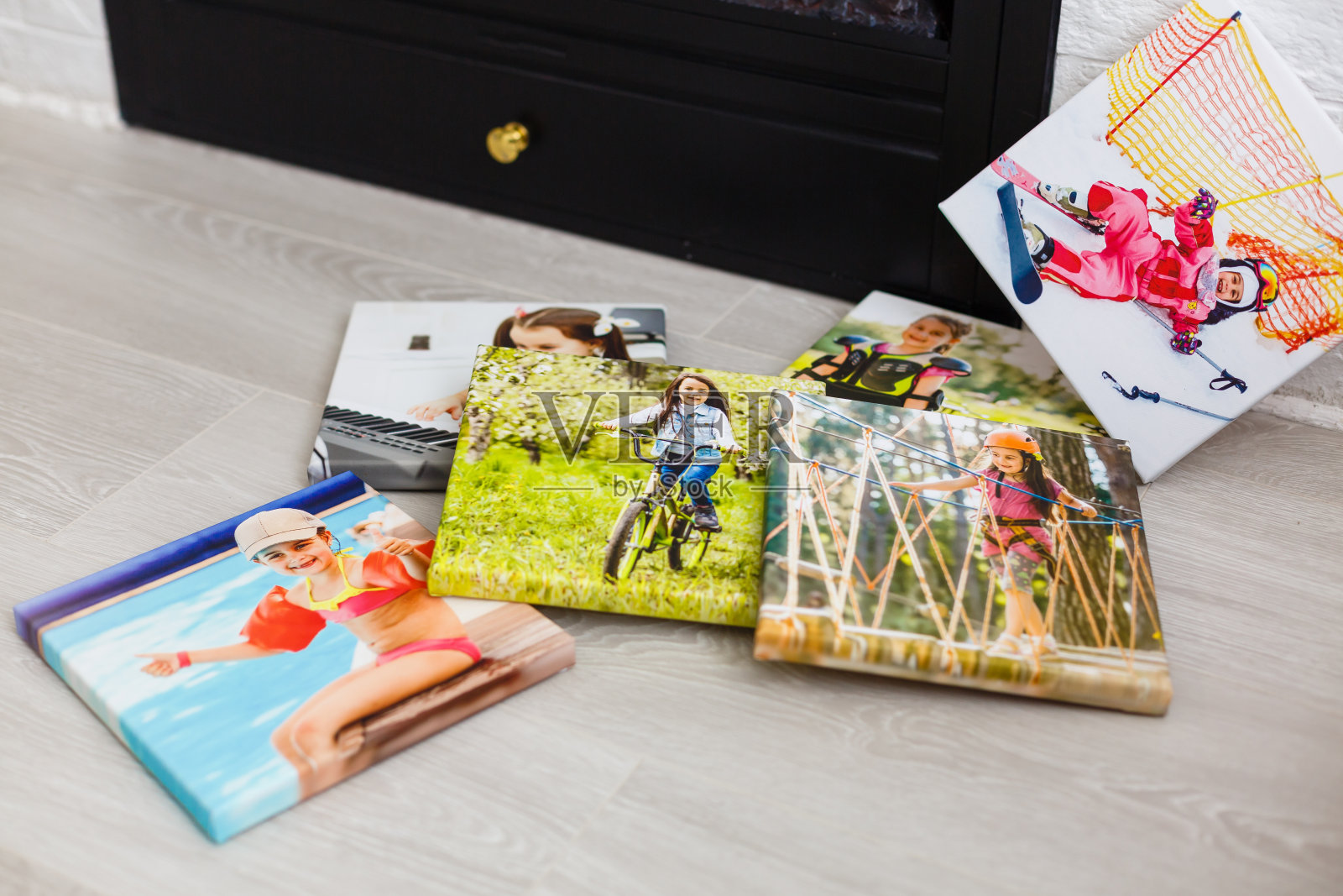 画布上一个小女孩的肖像照片摄影图片